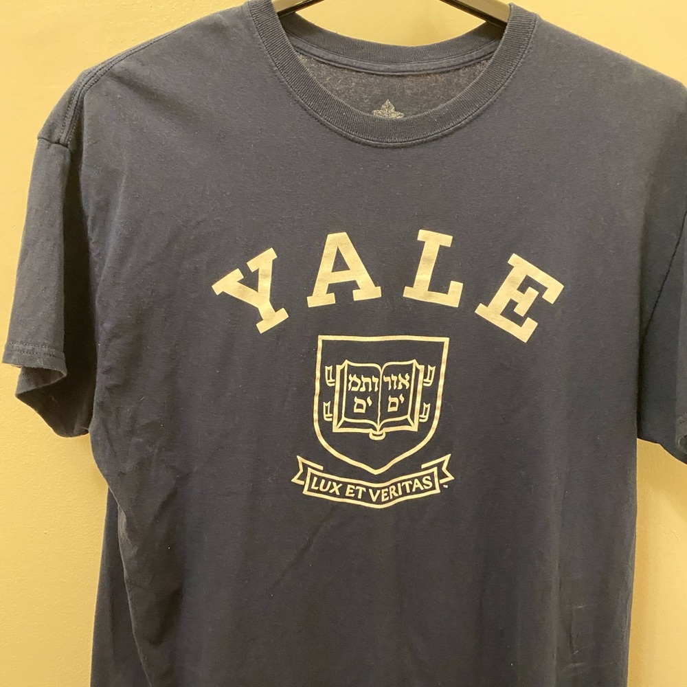 Yale University Navy T shirt size XL